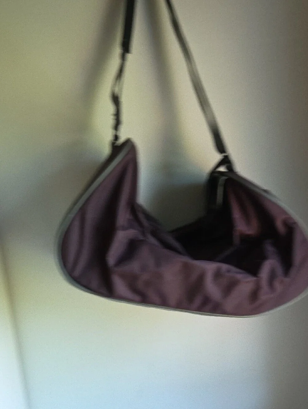 Samsonite Men's Plum Duffel Bag with Adjustable Shoulder Strap
